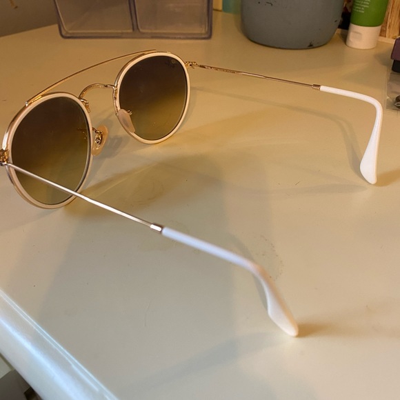 White Rounded blue lens ray bans - Picture 4 of 7